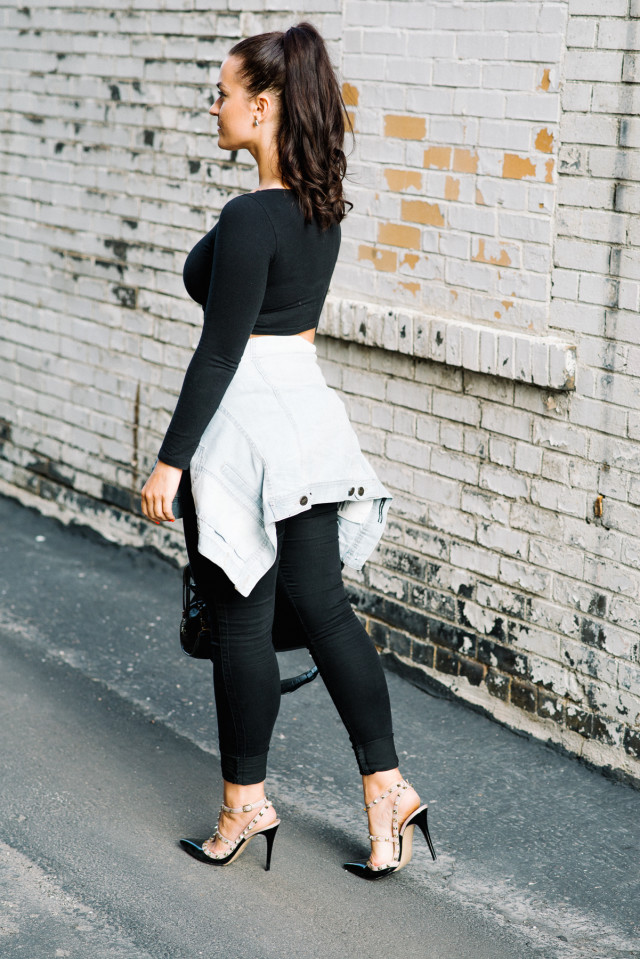 Crop Top and High Waisted Jeans