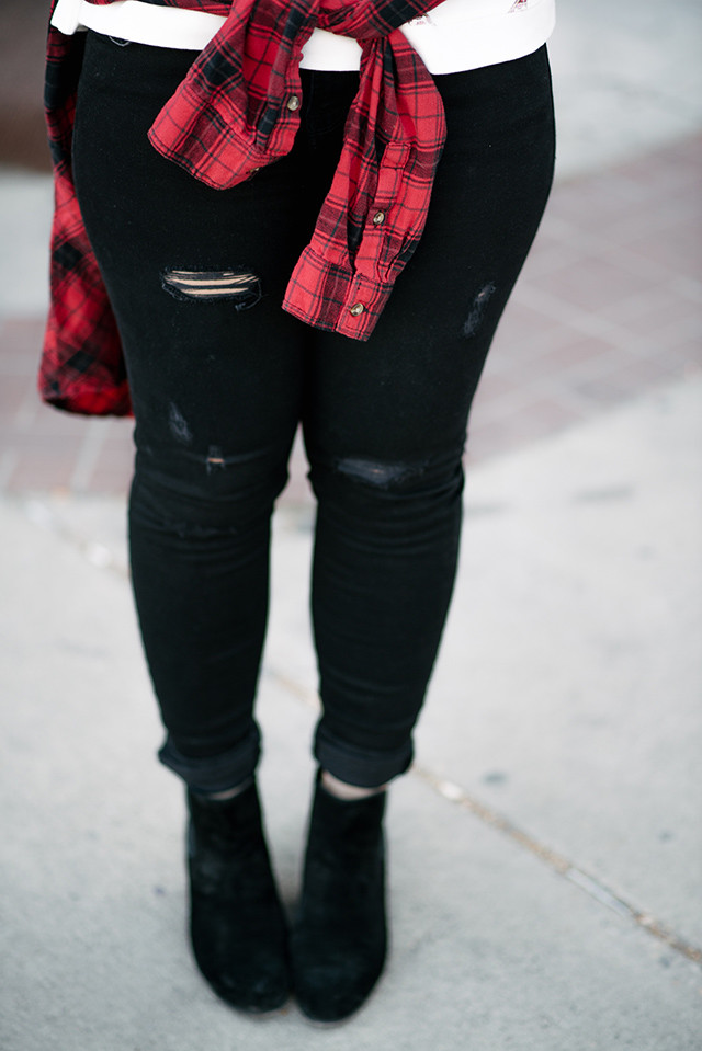 Black destroyed Jeans